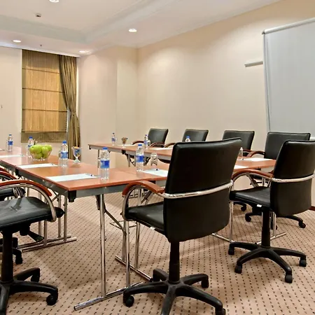 מלון Wyndham Grand 5*