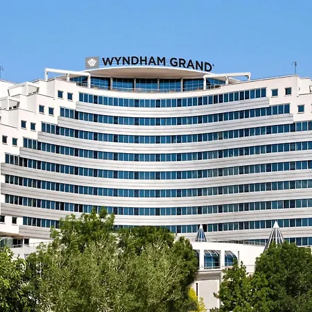 מלון Wyndham Grand 5*