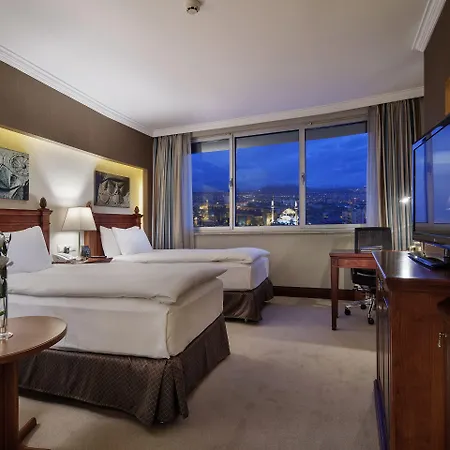 מלון Wyndham Grand 5*