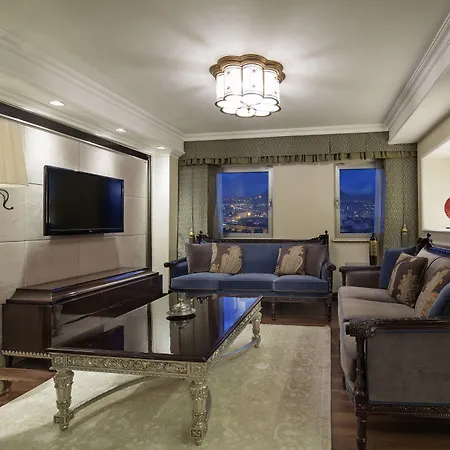 מלון Wyndham Grand 5*