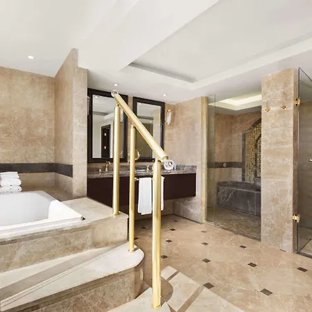 Wyndham Grand מלון 5*