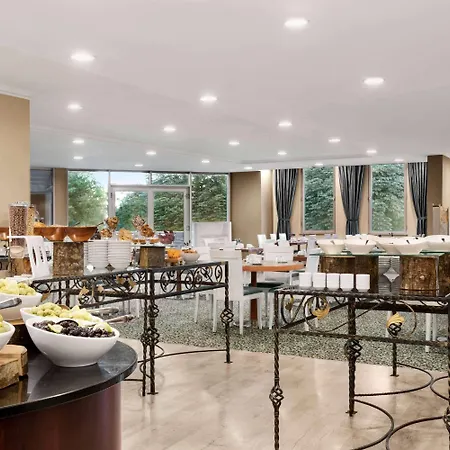 מלון Wyndham Grand 5*