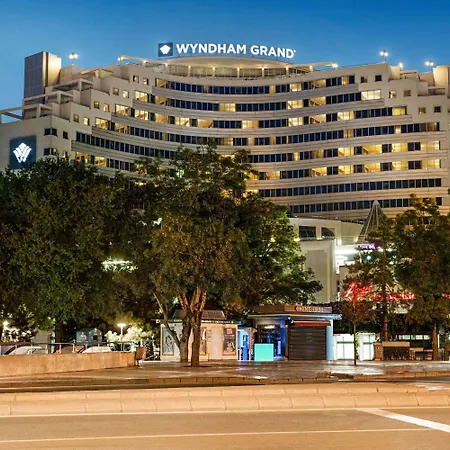 Wyndham Grand מלון 5*
