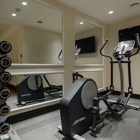 Wyndham Grand מלון