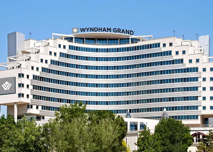 מלון Wyndham Grand 5*
