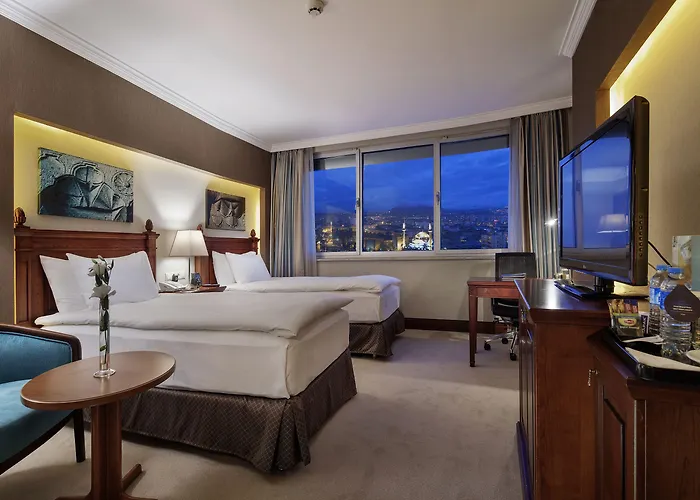 מלון Wyndham Grand 5*