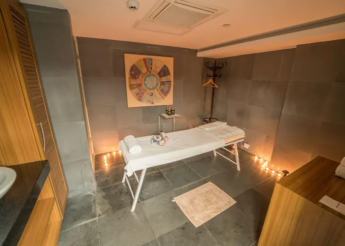 מלון Wyndham Grand 5*