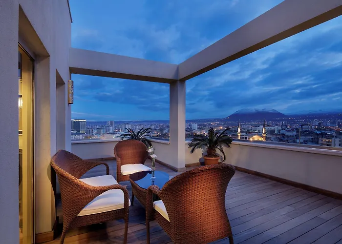 Wyndham Grand מלון 5*