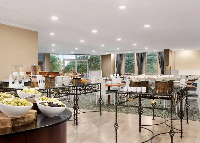 מלון Wyndham Grand 5*