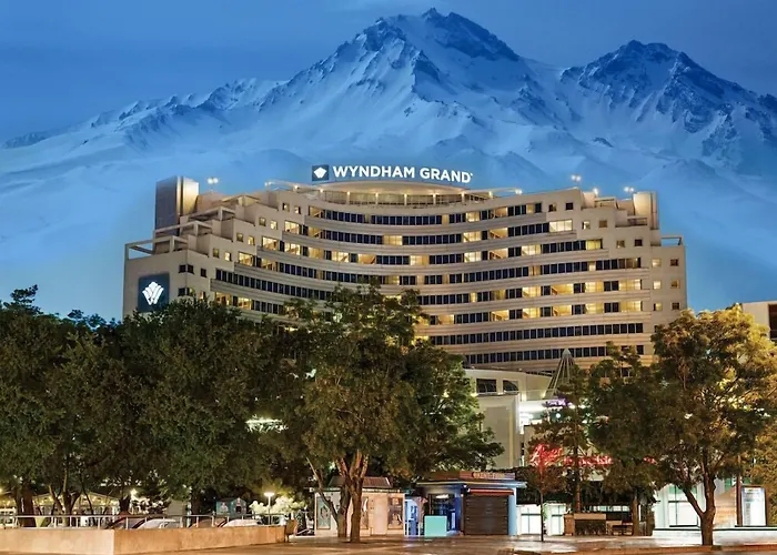 Wyndham Grand Hotel