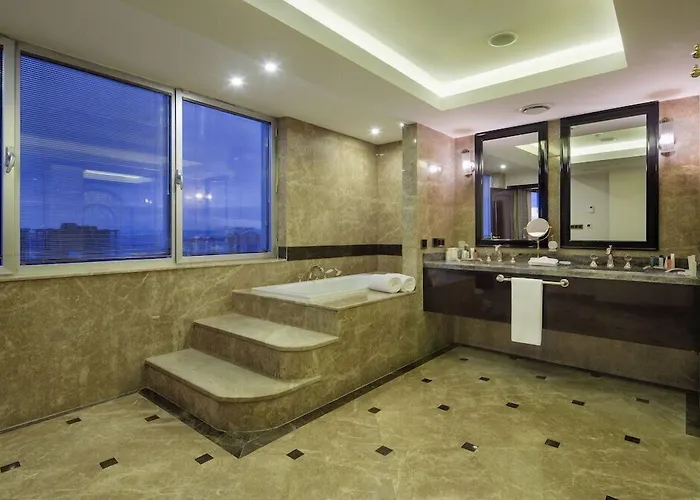 מלון Wyndham Grand