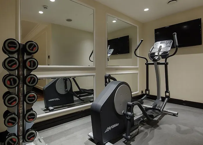 Wyndham Grand מלון