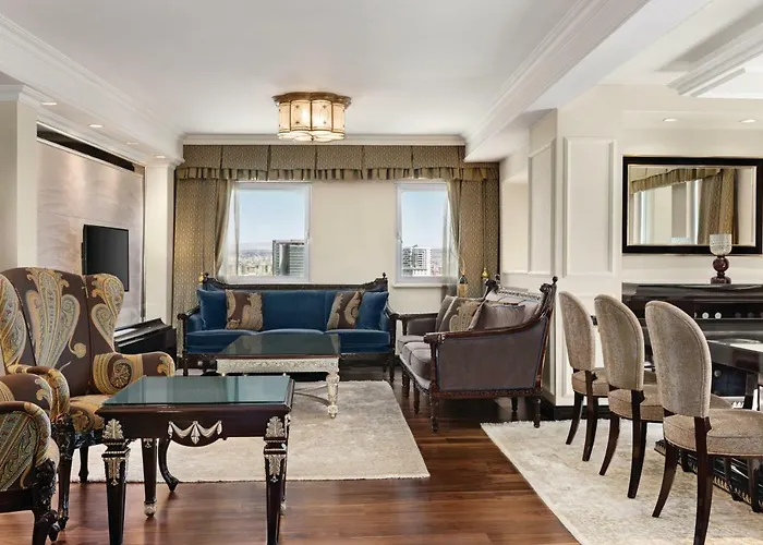 Wyndham Grand מלון 5*